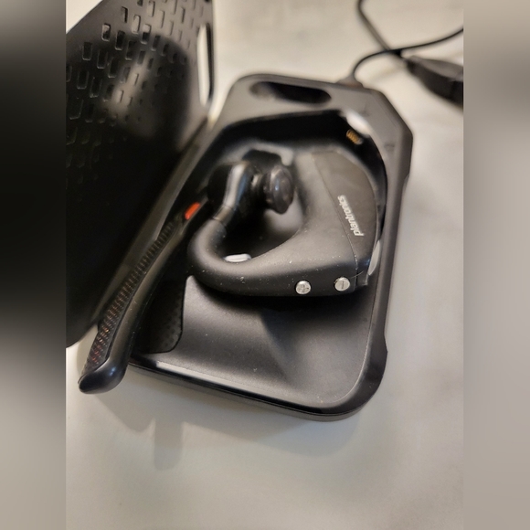 Plantronics Poly Voyager 5200 wireless headset - Picture 4 of 6